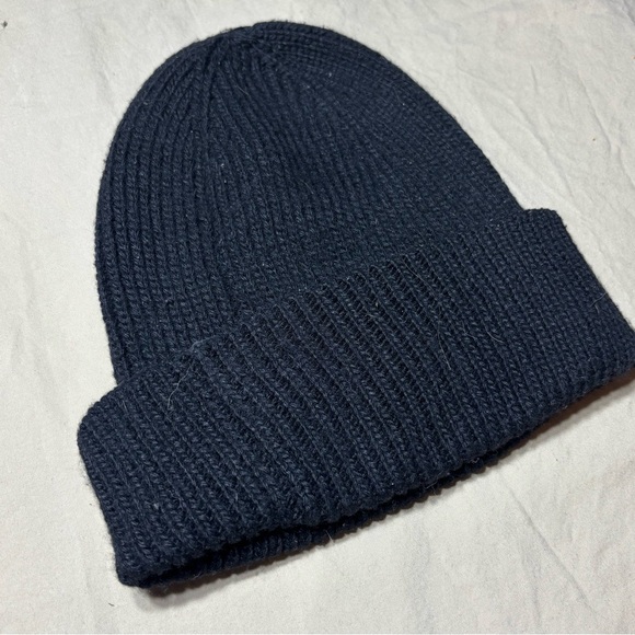 Old Navy Beanie Knit Adult Size Fall Winter Black Beanie Hat Unisex EPC - Picture 1 of 3
